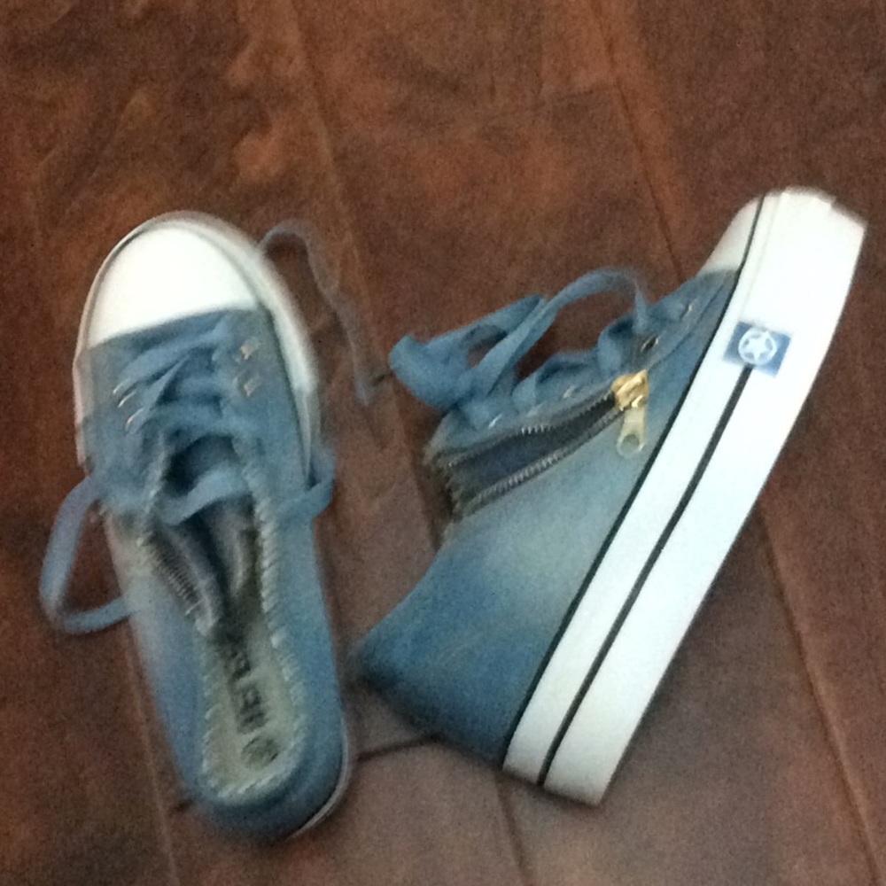 Canvas sneakers